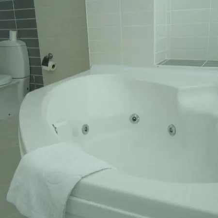 Hotel Ada *